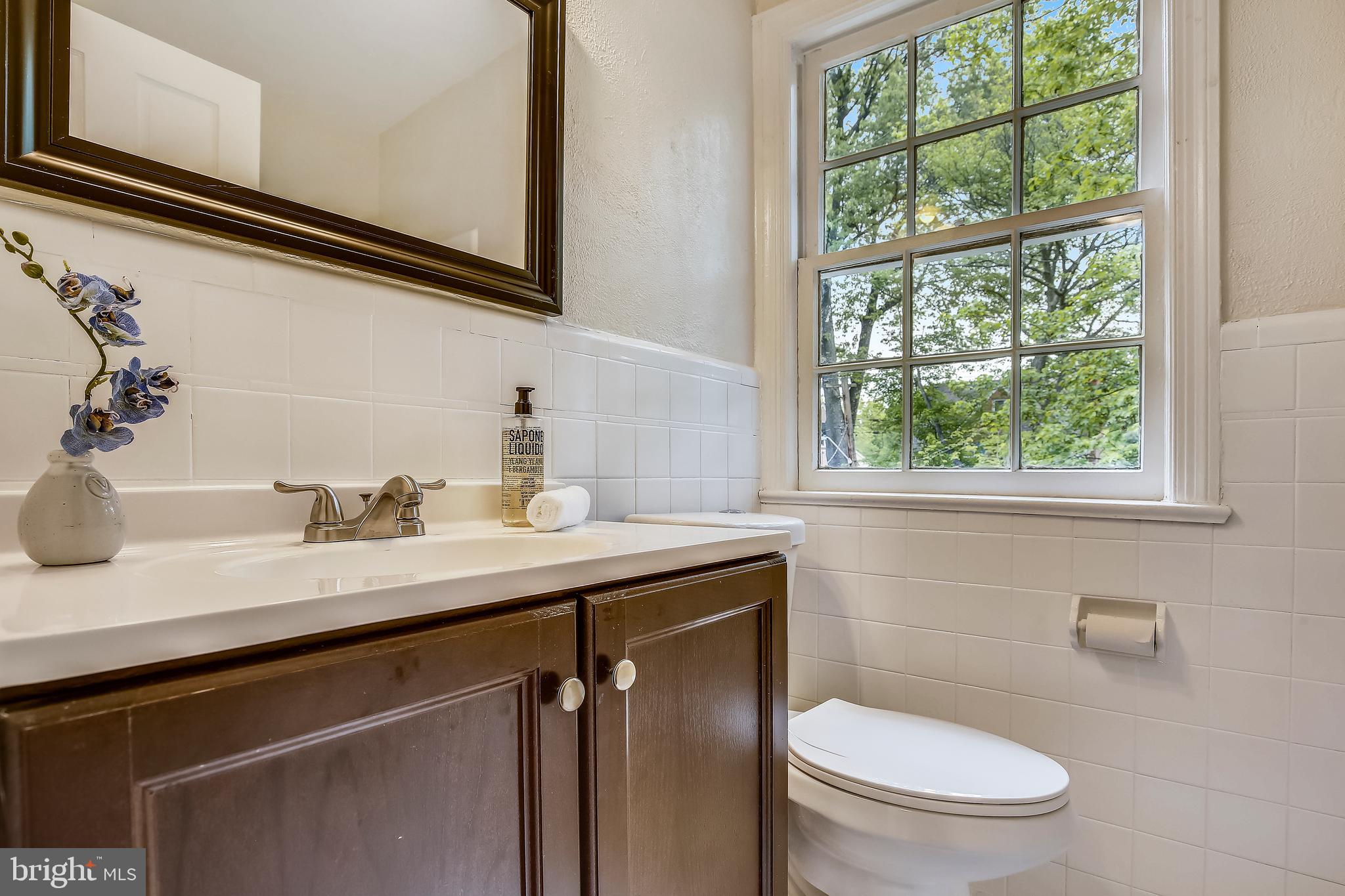 1650 Primrose Road Northwest Washington, DC 20012 - Photo 29 of 40 Hall Bath