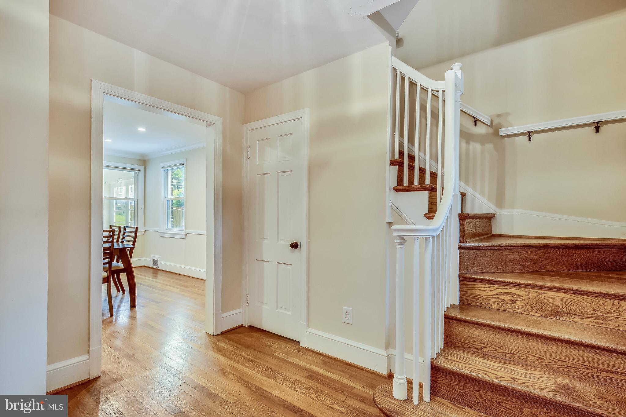 1650 Primrose Road Northwest Washington, DC 20012 - Photo 4 of 40 Foyer
