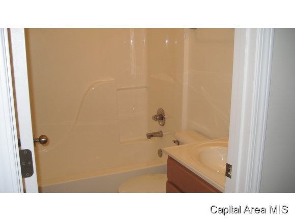 2919 South Meadowbrook Road, Unit 8 Springfield, IL 62711 - Photo 10 of 14