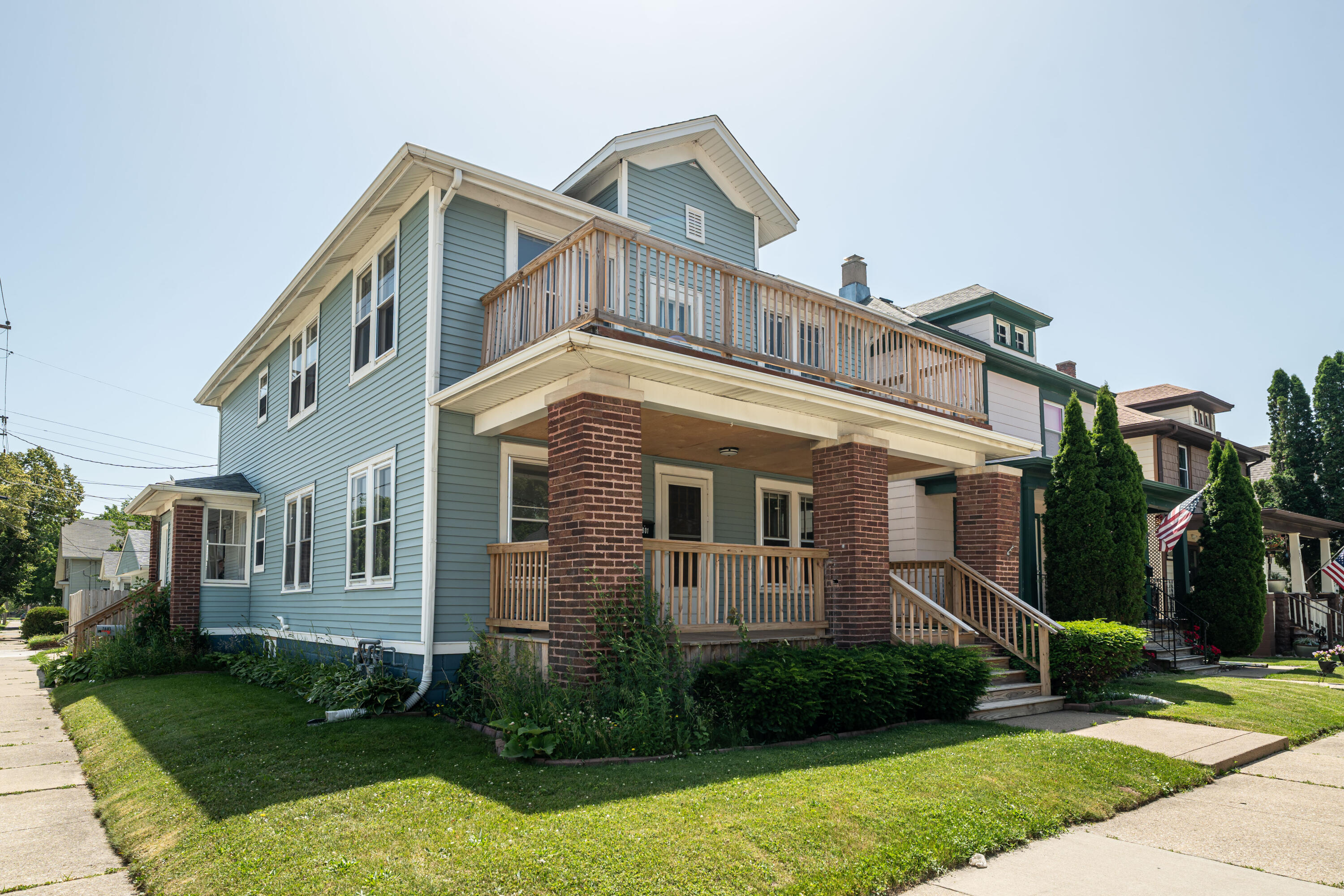 1801 Flett Avenue Racine, WI 53403 - Photo 1 of 27 Main Photo!