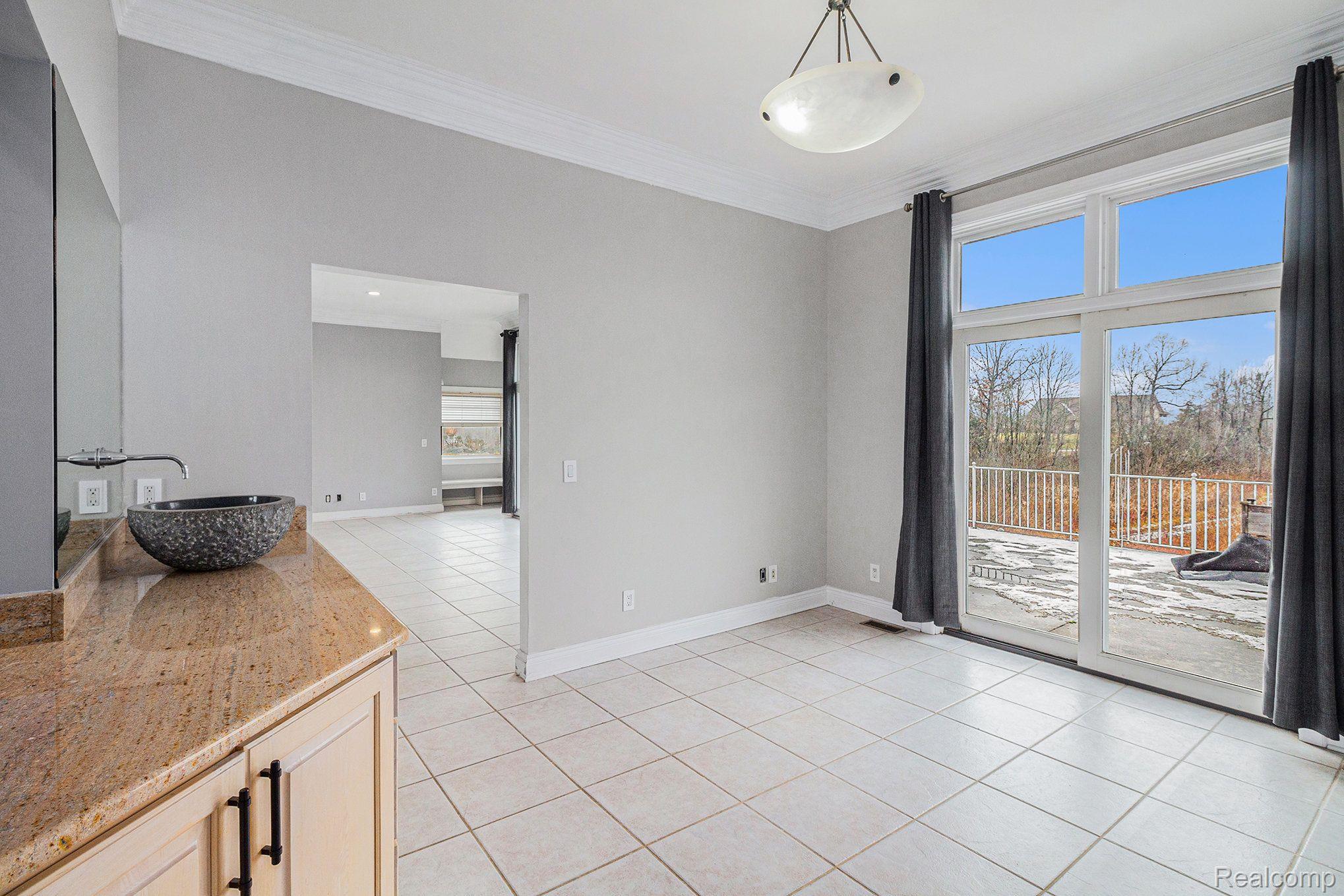 925 Maxfield Lake Road Hartland, MI 48353 - Photo 7 of 27 Gallery Image 7