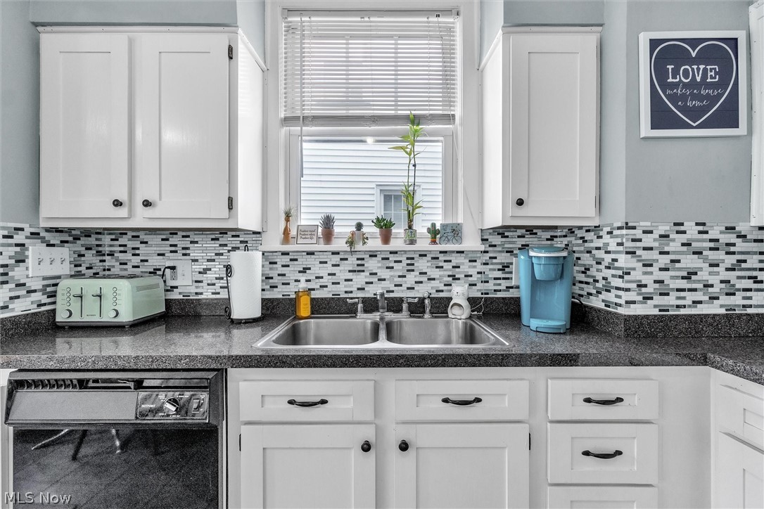 3509 Tullamore Road Cleveland, OH 44118 - Photo 11 of 33 Gallery Image 11