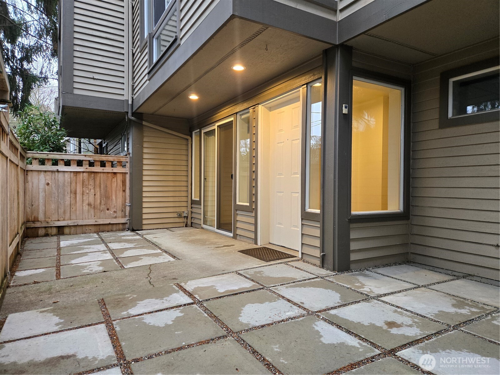 1817 11th Avenue West, Unit F Seattle, WA 98119 - Photo 17 of 20