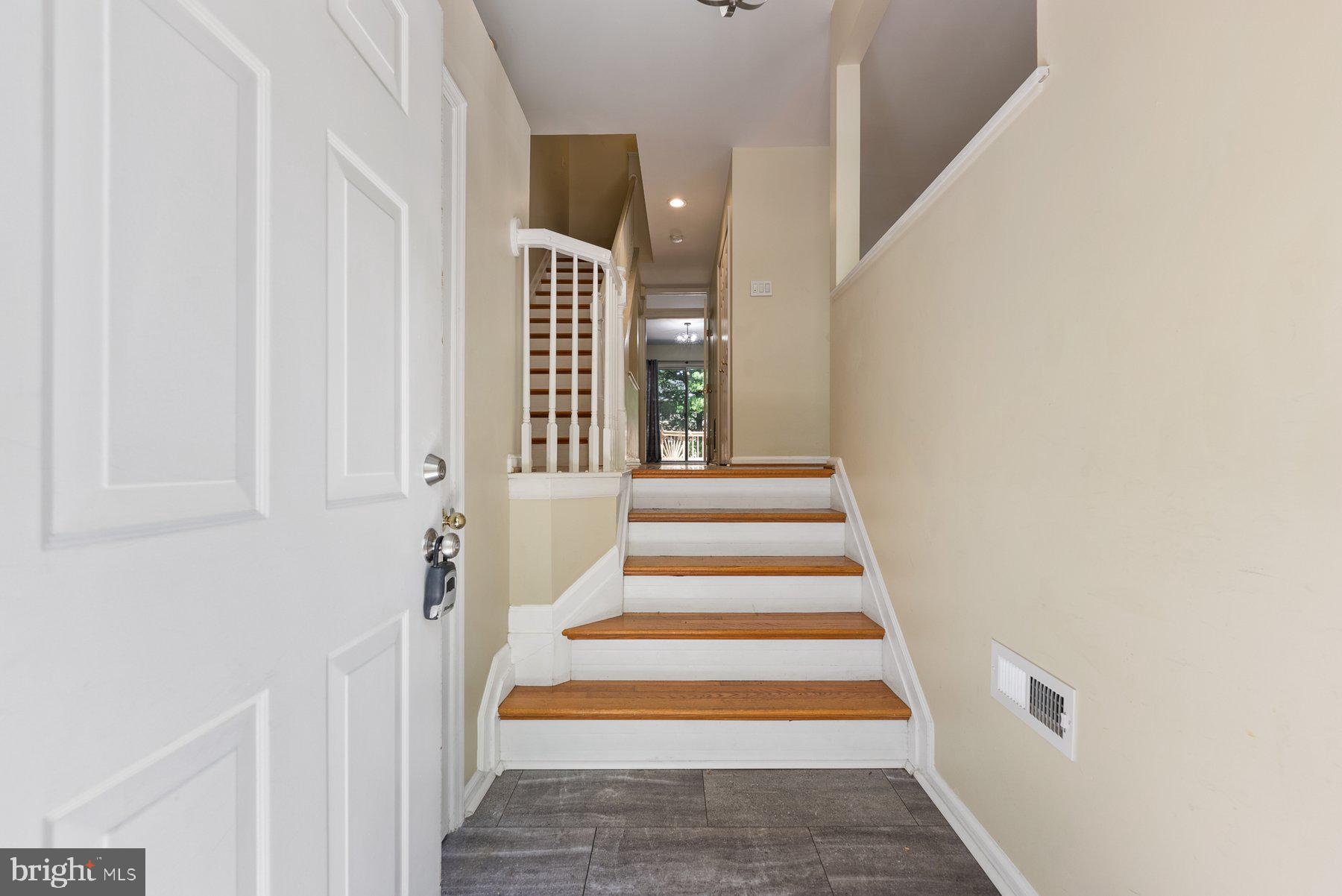 6107 Good Hunters Ride Columbia, MD 21045 - Photo 4 of 35 Entryway