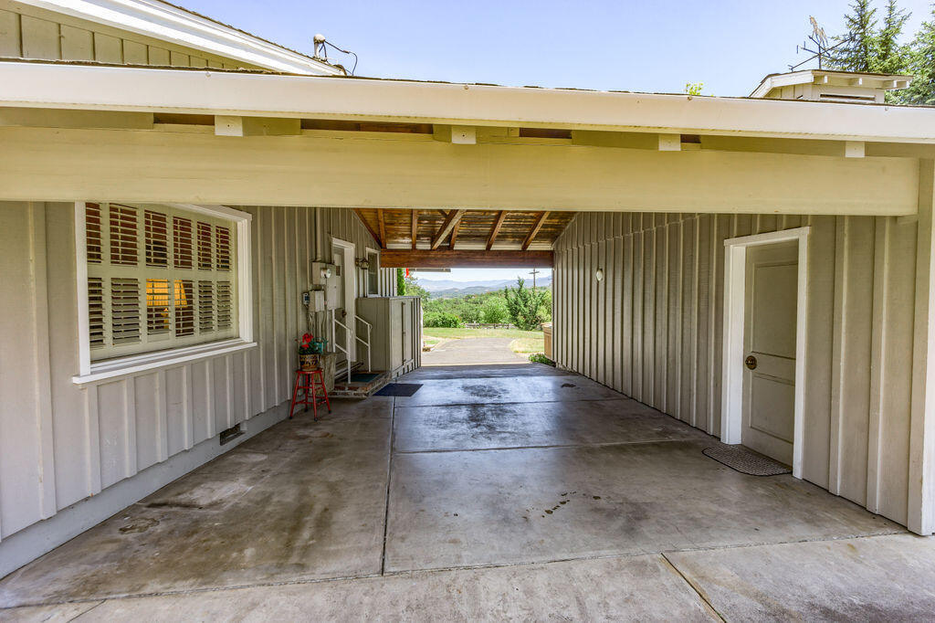 4002 Livingston Road Central Point, OR 97502 - Photo 54 of 60 LR(27)