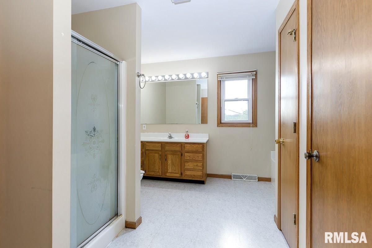 10218 108th Street West Taylor Ridge, IL 61284 - Photo 12 of 23 Gallery Image 12