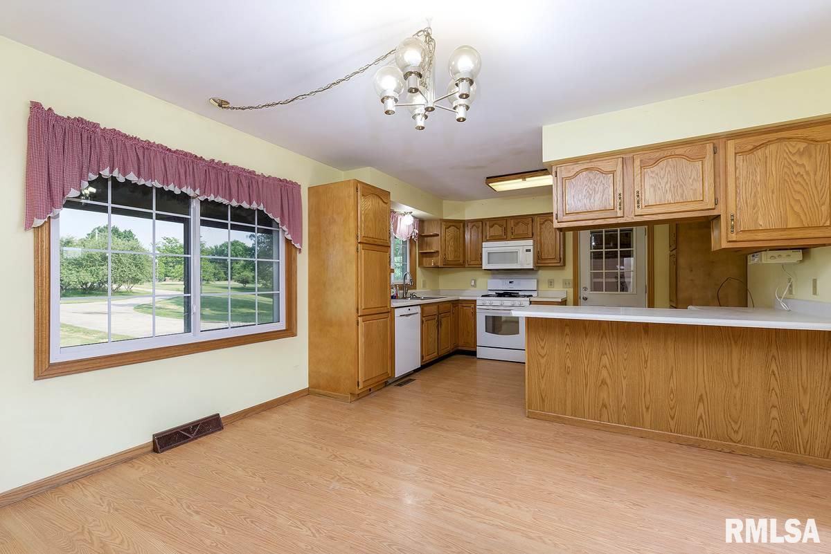 10218 108th Street West Taylor Ridge, IL 61284 - Photo 4 of 23 Gallery Image 4
