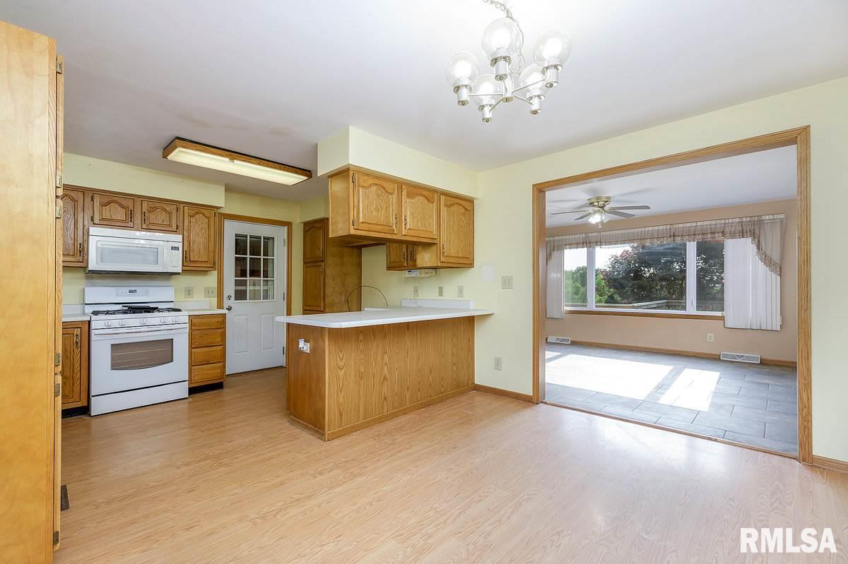 10218 108th Street West Taylor Ridge, IL 61284 - Photo 5 of 23 Gallery Image 5