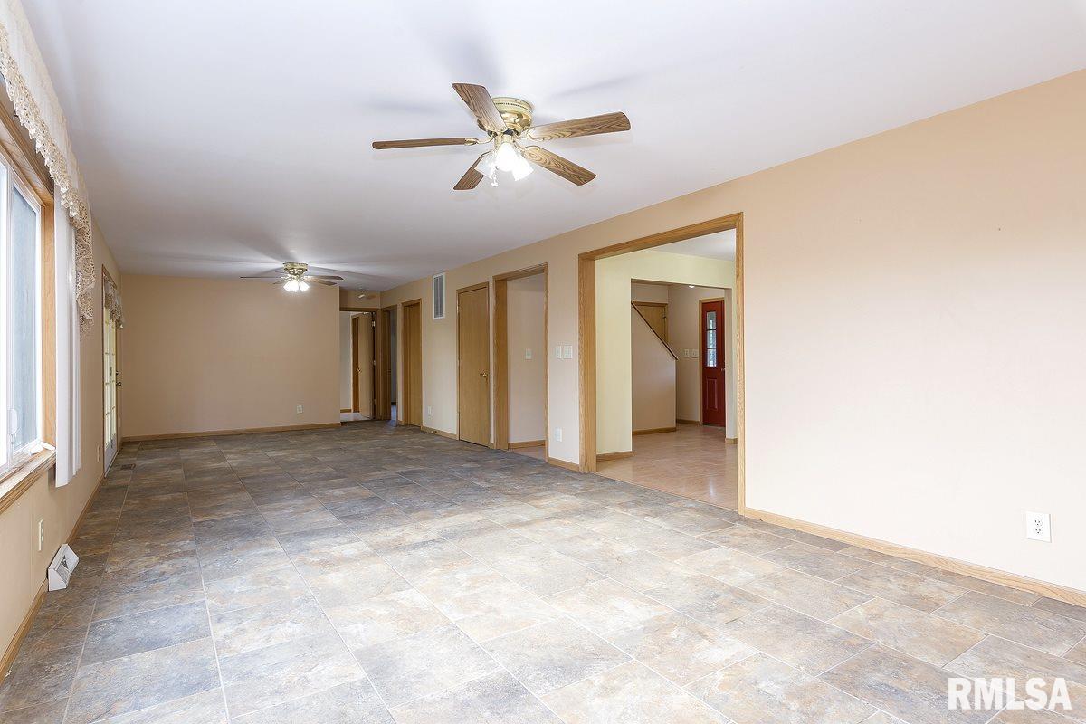 10218 108th Street West Taylor Ridge, IL 61284 - Photo 8 of 23 Gallery Image 8