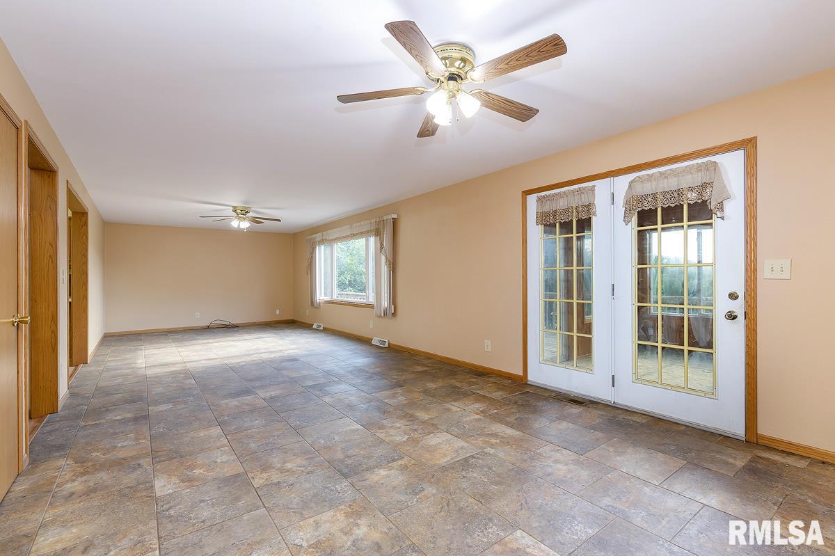 10218 108th Street West Taylor Ridge, IL 61284 - Photo 9 of 23 Gallery Image 9