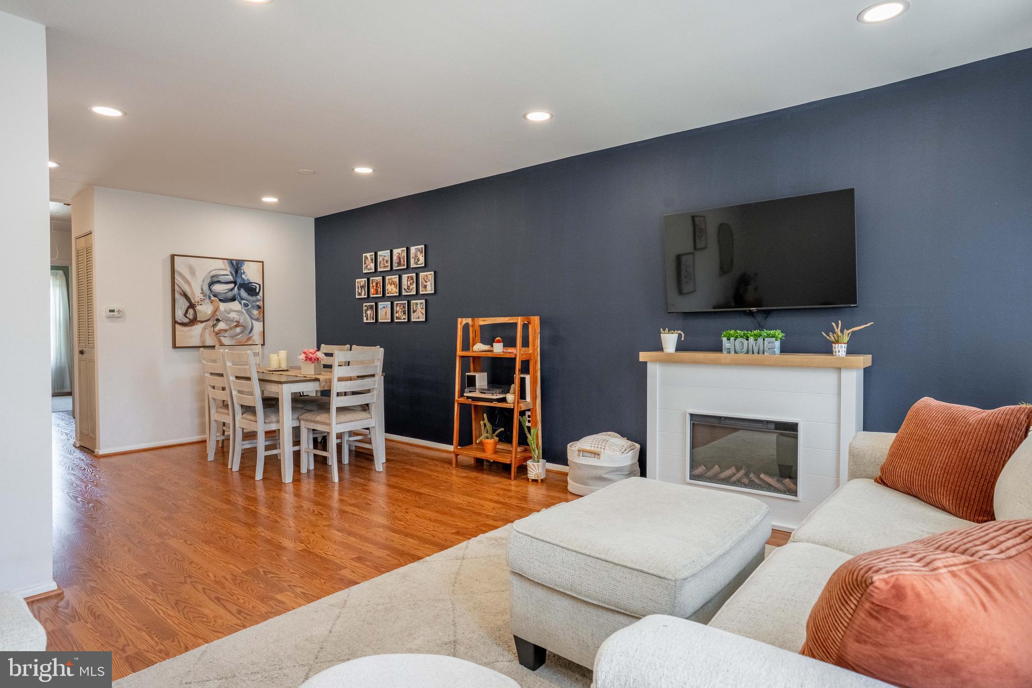 221 Goodford Road Philadelphia, PA 19154 - Photo 3 of 28 Gallery Image 3