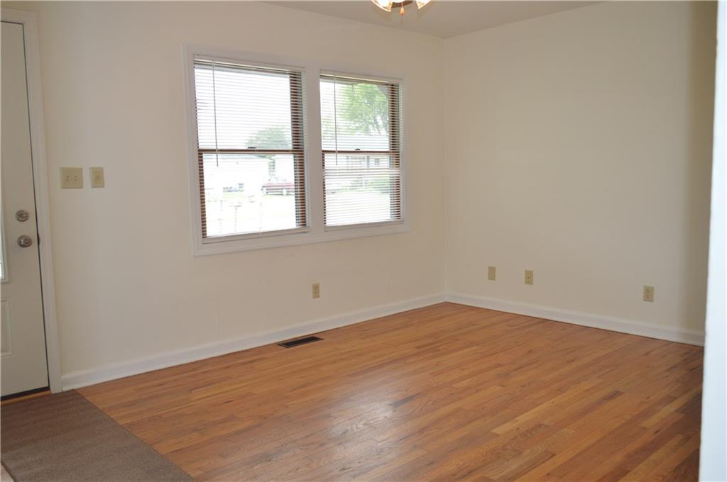 214 Birch Road Springfield, OH 45503 - Photo 3 of 11