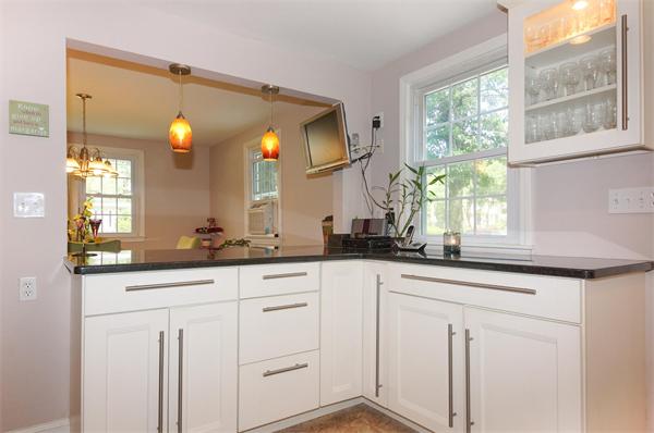 46 Donald Road Burlington, MA 01803 - Photo 4 of 25 Gallery Image 4