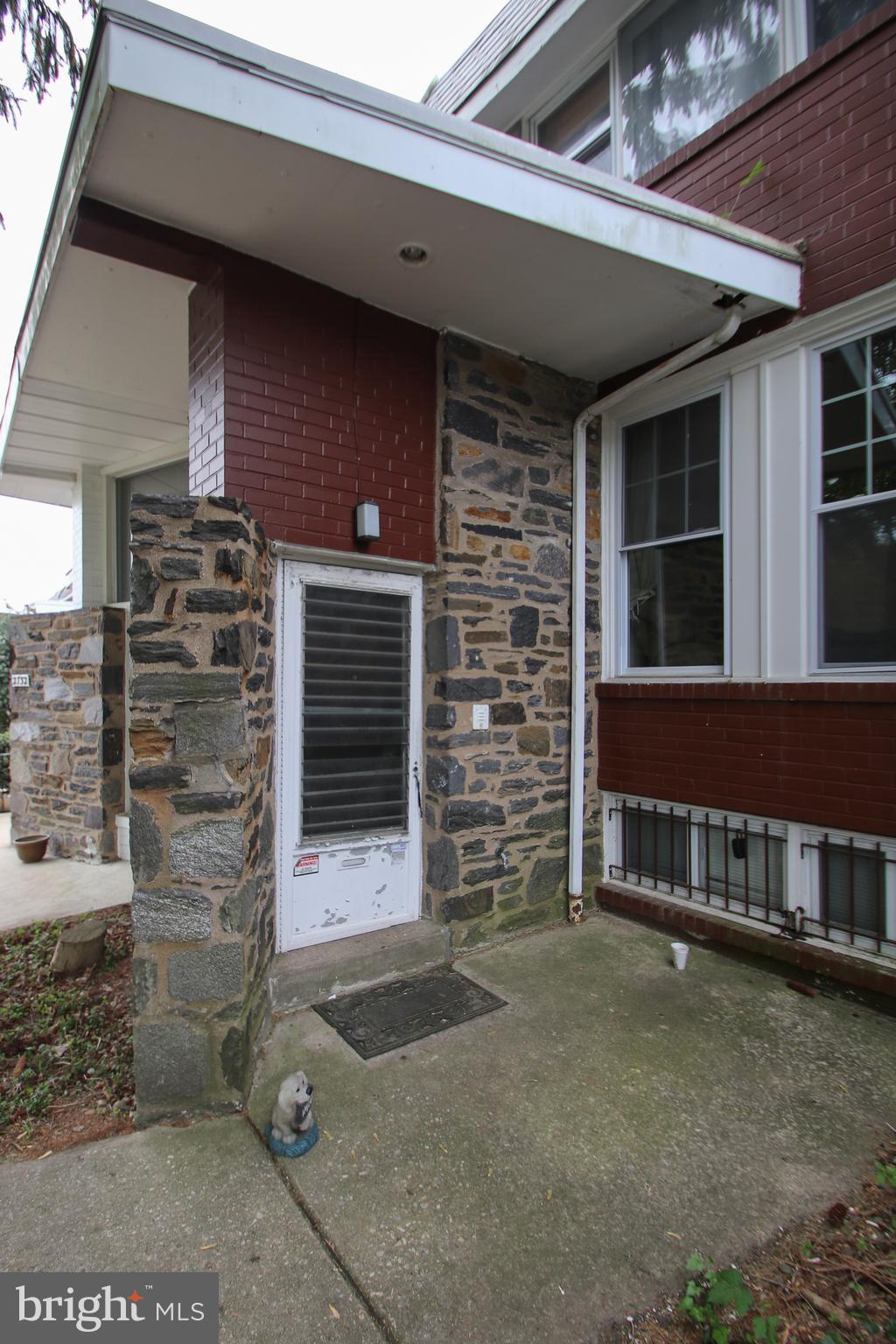 2734 West Country Club Road Philadelphia, PA 19131 - Photo 1 of 30 Front of House