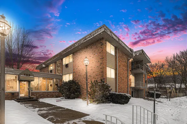 $109,000 | 756 West Kilgore Road, Unit 306, Kalamazoo, MI 49008