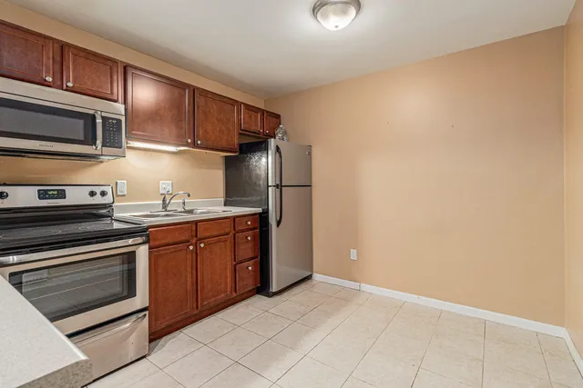 $109,000 | 756 West Kilgore Road, Unit 306, Kalamazoo, MI 49008