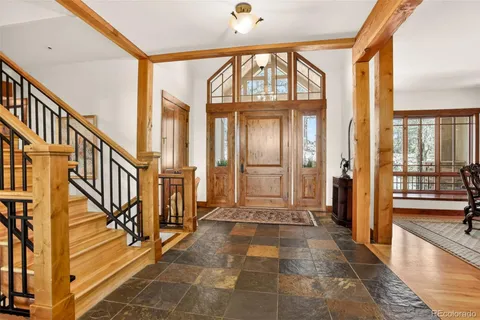 a view of an entryway with an entryway