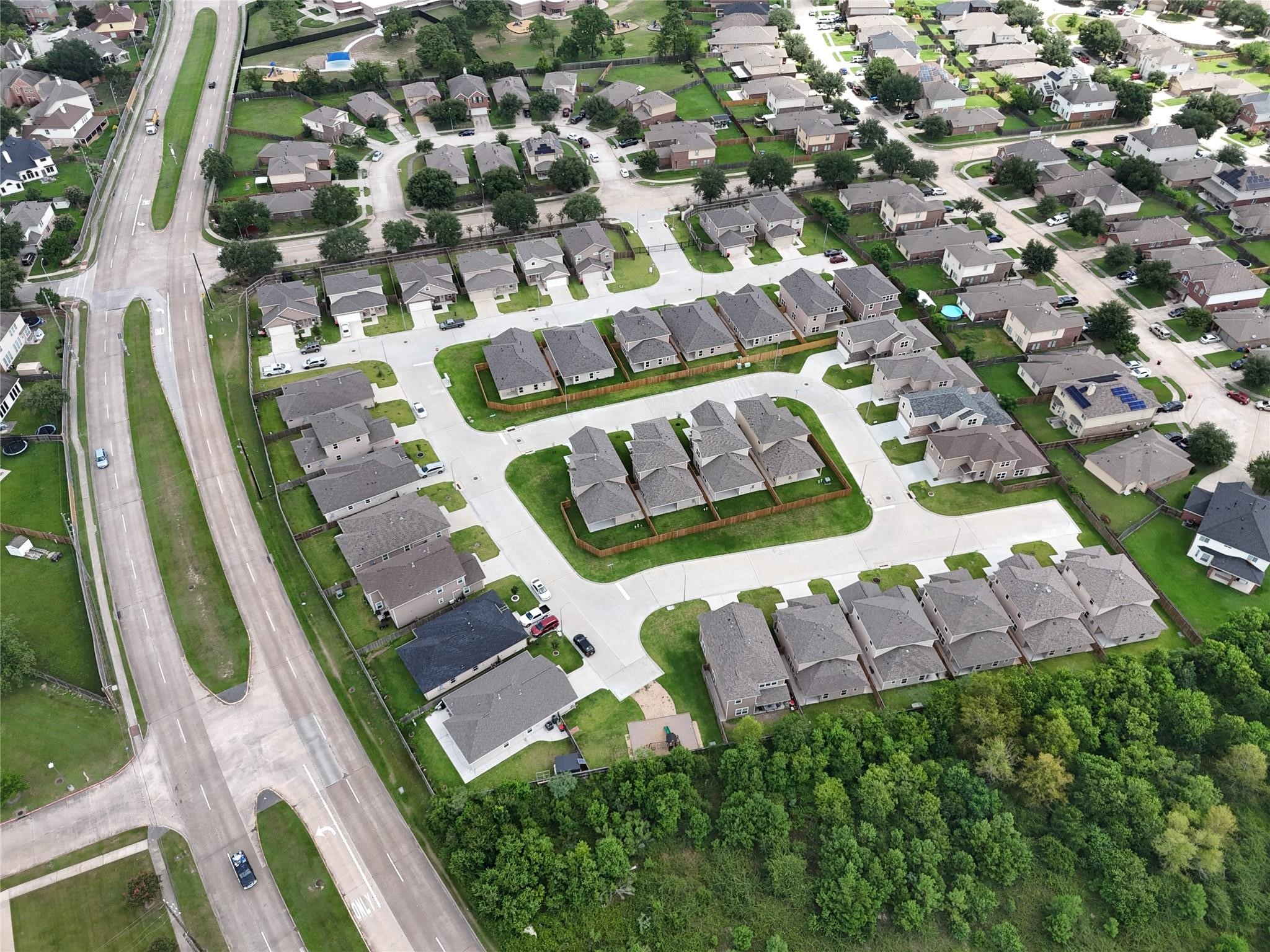 2803 Topiary Lane Houston, TX 77014 - Photo 5 of 31 Ideally located near Beltway 8, Hwy 249, Veterans Memorial, and I-45, Echo Leaf offers quick access to major thoroughfares while keeping you close to home.