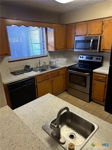 $1,250 | 207 Palmwood Drive, Unit 2, Victoria, TX 77901