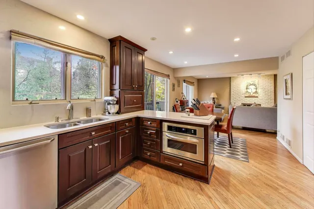 $975,000 | 11515 Burr Oak Lane, Burr Ridge, IL 60527