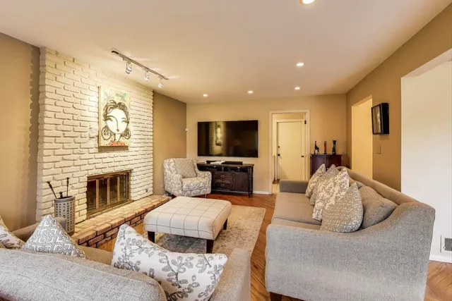 $975,000 | 11515 Burr Oak Lane, Burr Ridge, IL 60527