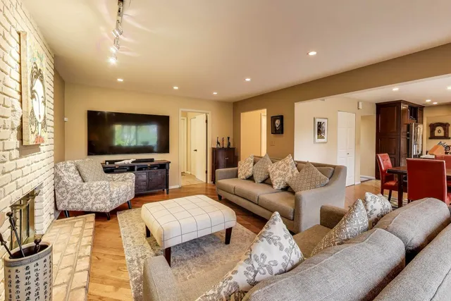 $975,000 | 11515 Burr Oak Lane, Burr Ridge, IL 60527