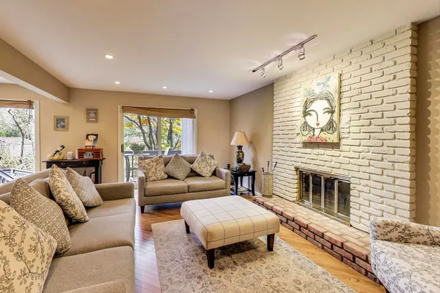 $975,000 | 11515 Burr Oak Lane, Burr Ridge, IL 60527