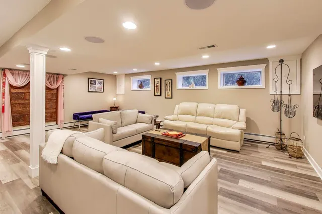 $975,000 | 11515 Burr Oak Lane, Burr Ridge, IL 60527