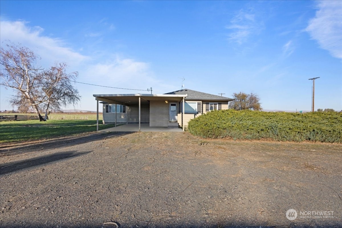 2820 Midvale Road Mabton, WA 98935 - Photo 27 of 30 a house with a outdoor space