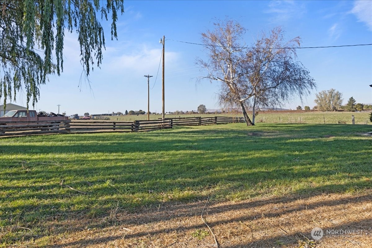 2820 Midvale Road Mabton, WA 98935 - Photo 29 of 30 a view of a park with large trees