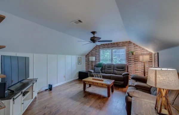 $2,950 | 8327 Poplar Pike, Germantown, TN 38138
