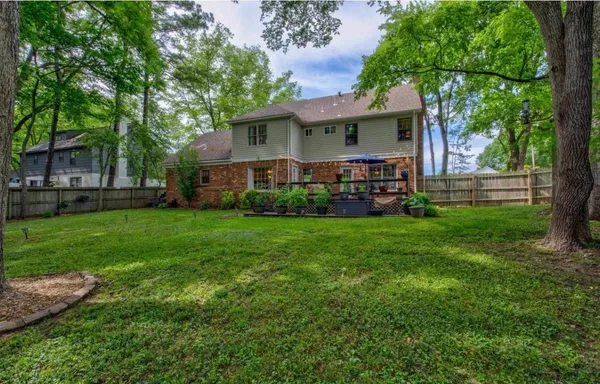 $2,950 | 8327 Poplar Pike, Germantown, TN 38138