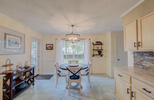 $2,950 | 8327 Poplar Pike, Germantown, TN 38138