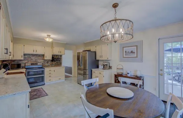 $2,950 | 8327 Poplar Pike, Germantown, TN 38138