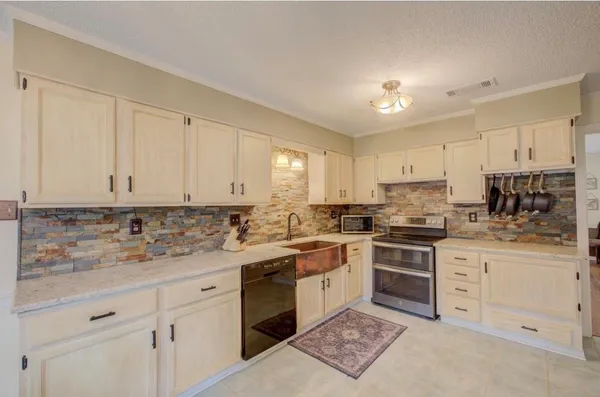 $2,950 | 8327 Poplar Pike, Germantown, TN 38138