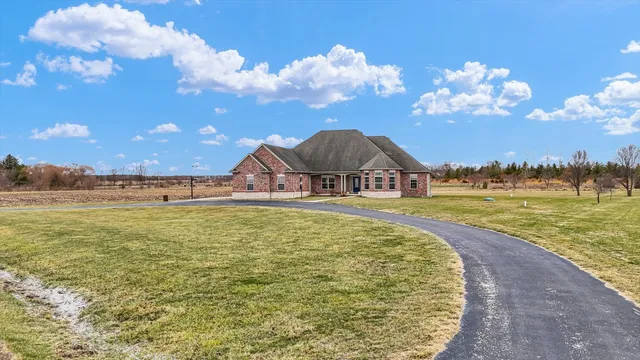 $750,000 | 2595 500 East, Mahomet, IL 61853