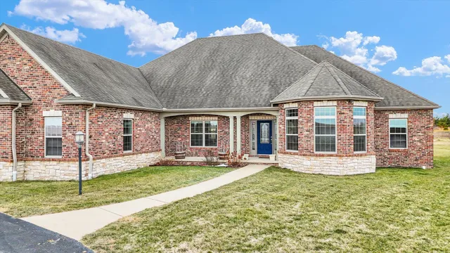 $750,000 | 2595 500 East, Mahomet, IL 61853