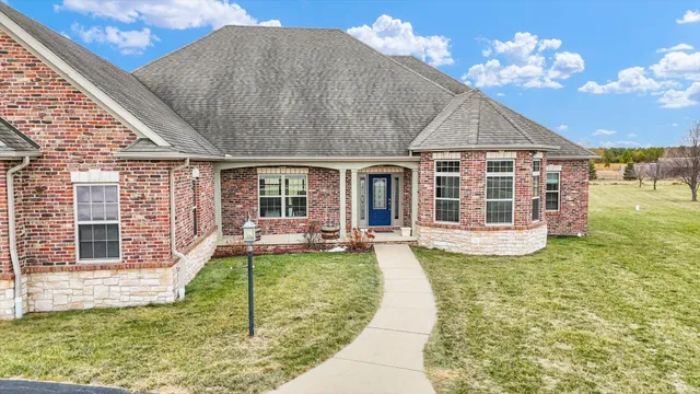 $750,000 | 2595 500 East, Mahomet, IL 61853