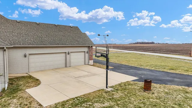 $750,000 | 2595 500 East, Mahomet, IL 61853