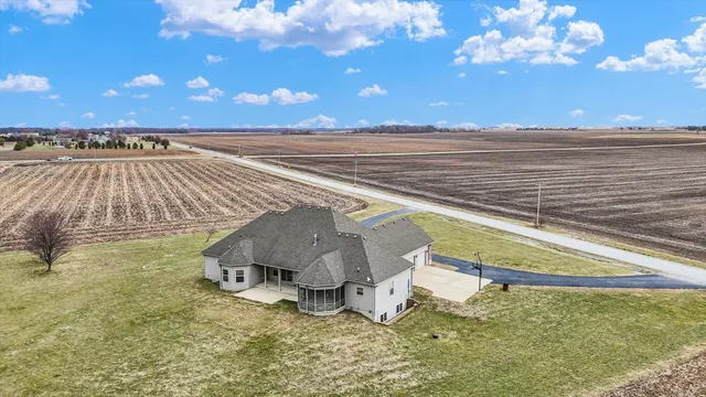 $750,000 | 2595 500 East, Mahomet, IL 61853