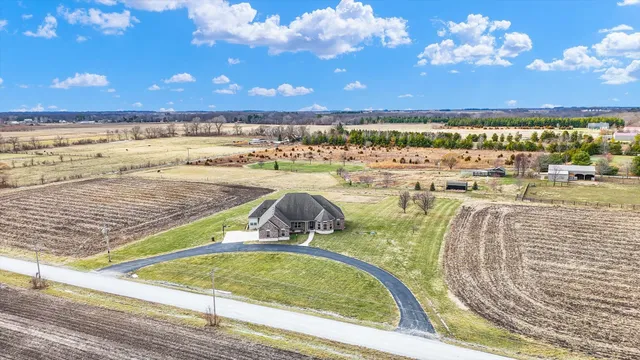 $750,000 | 2595 500 East, Mahomet, IL 61853