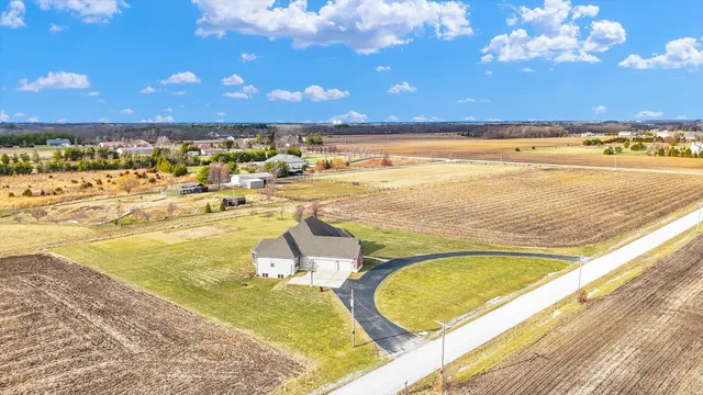$750,000 | 2595 500 East, Mahomet, IL 61853