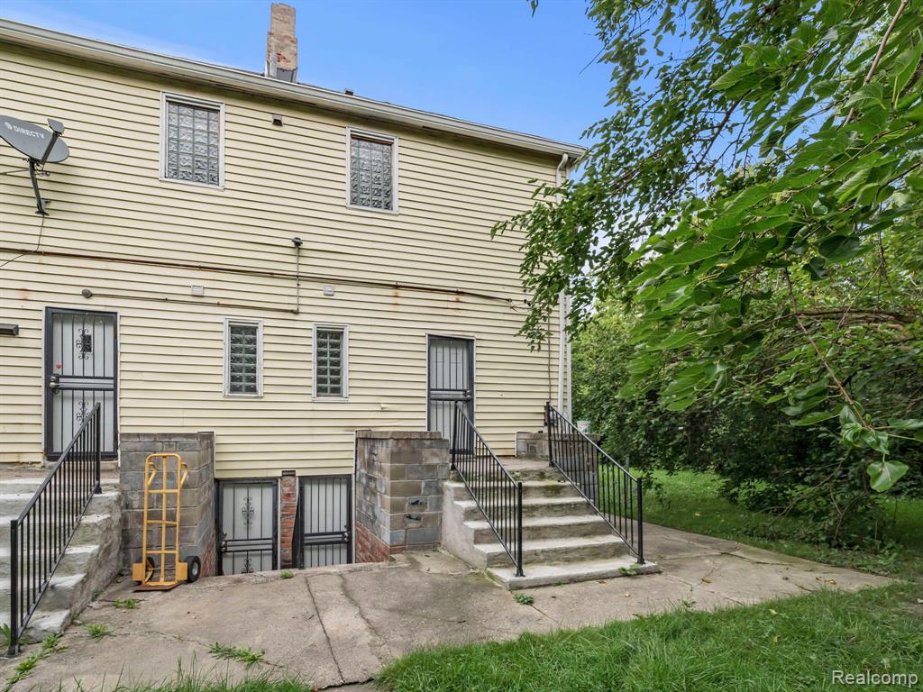 1789 Field Street Detroit, MI 48214 - Photo 6 of 49