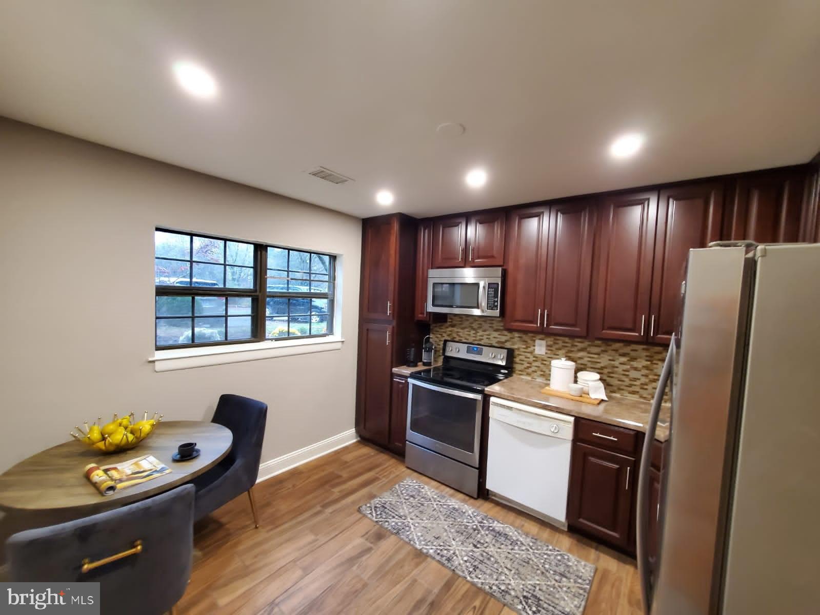 11313 Headlands Court Reston, VA 20191 - Photo 5 of 6 Gallery Image 5