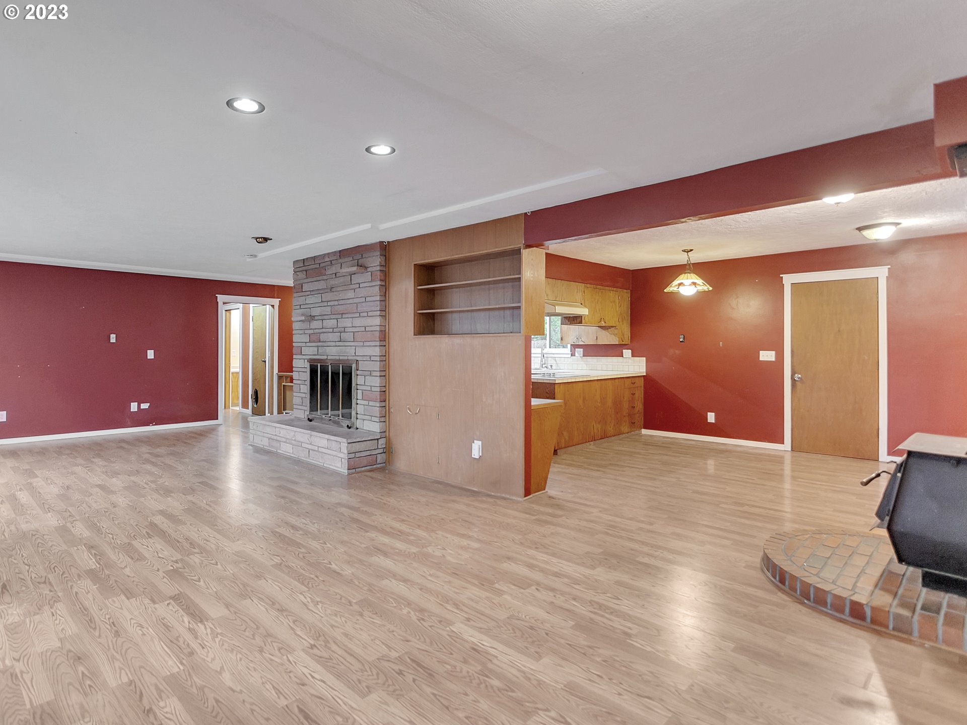 930 Southwest 95th Avenue Portland, OR 97225 - Photo 11 of 39 Living Room/Dining Room