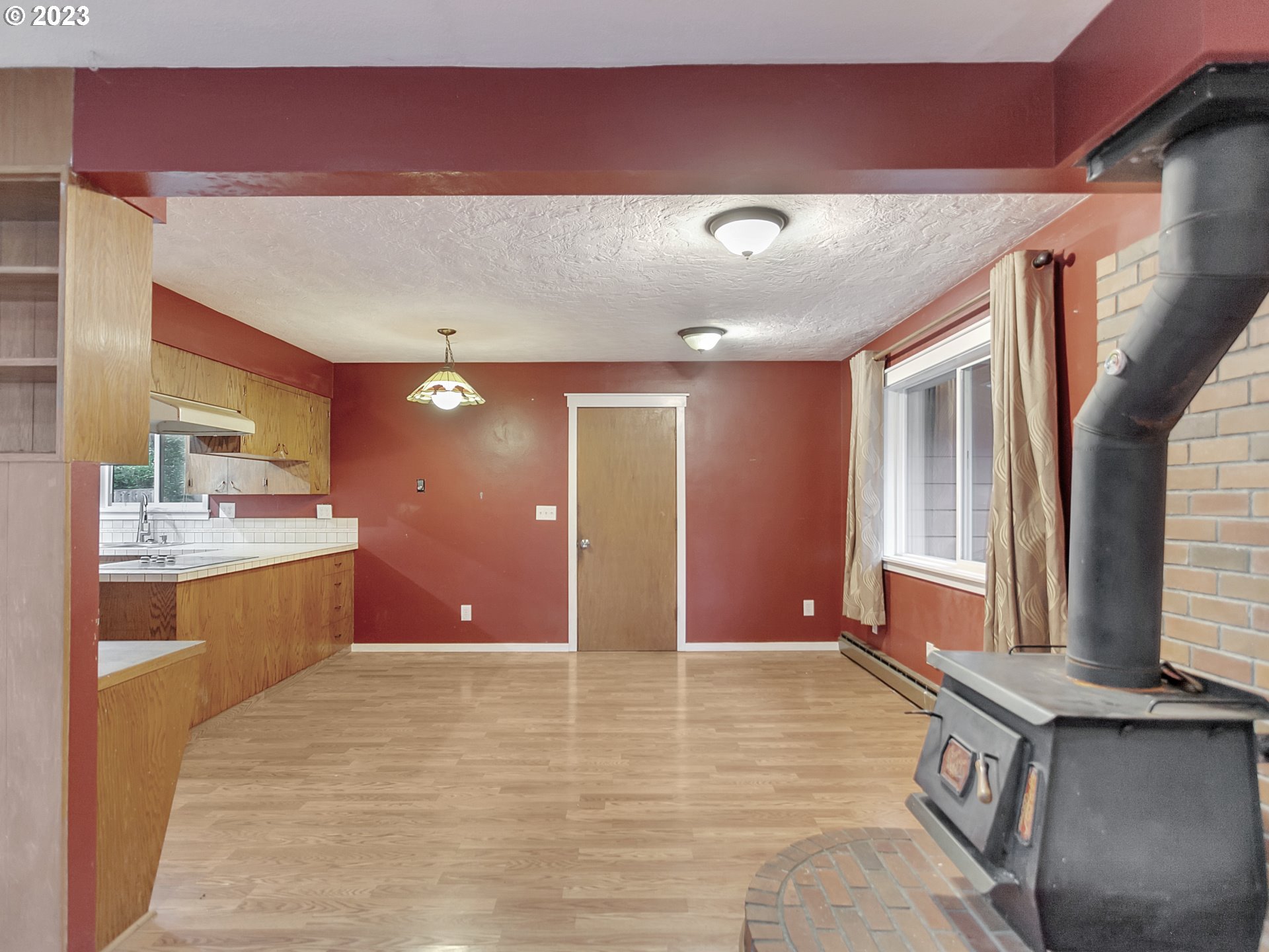 930 Southwest 95th Avenue Portland, OR 97225 - Photo 13 of 39 Dining Area
