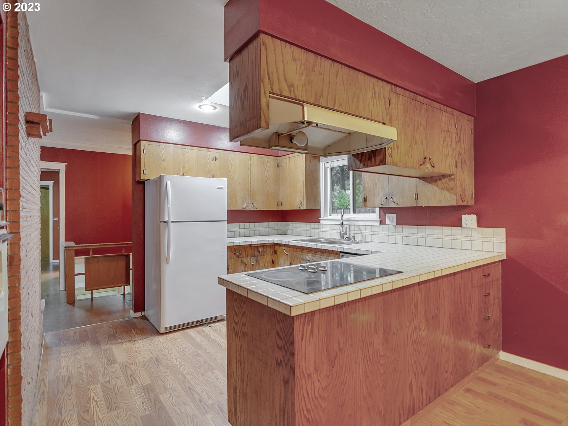 930 Southwest 95th Avenue Portland, OR 97225 - Photo 14 of 39 Kitchen