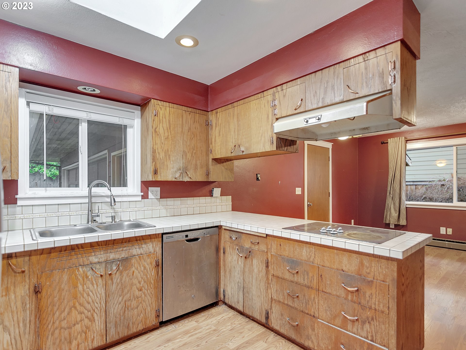 930 Southwest 95th Avenue Portland, OR 97225 - Photo 15 of 39 Kitchen