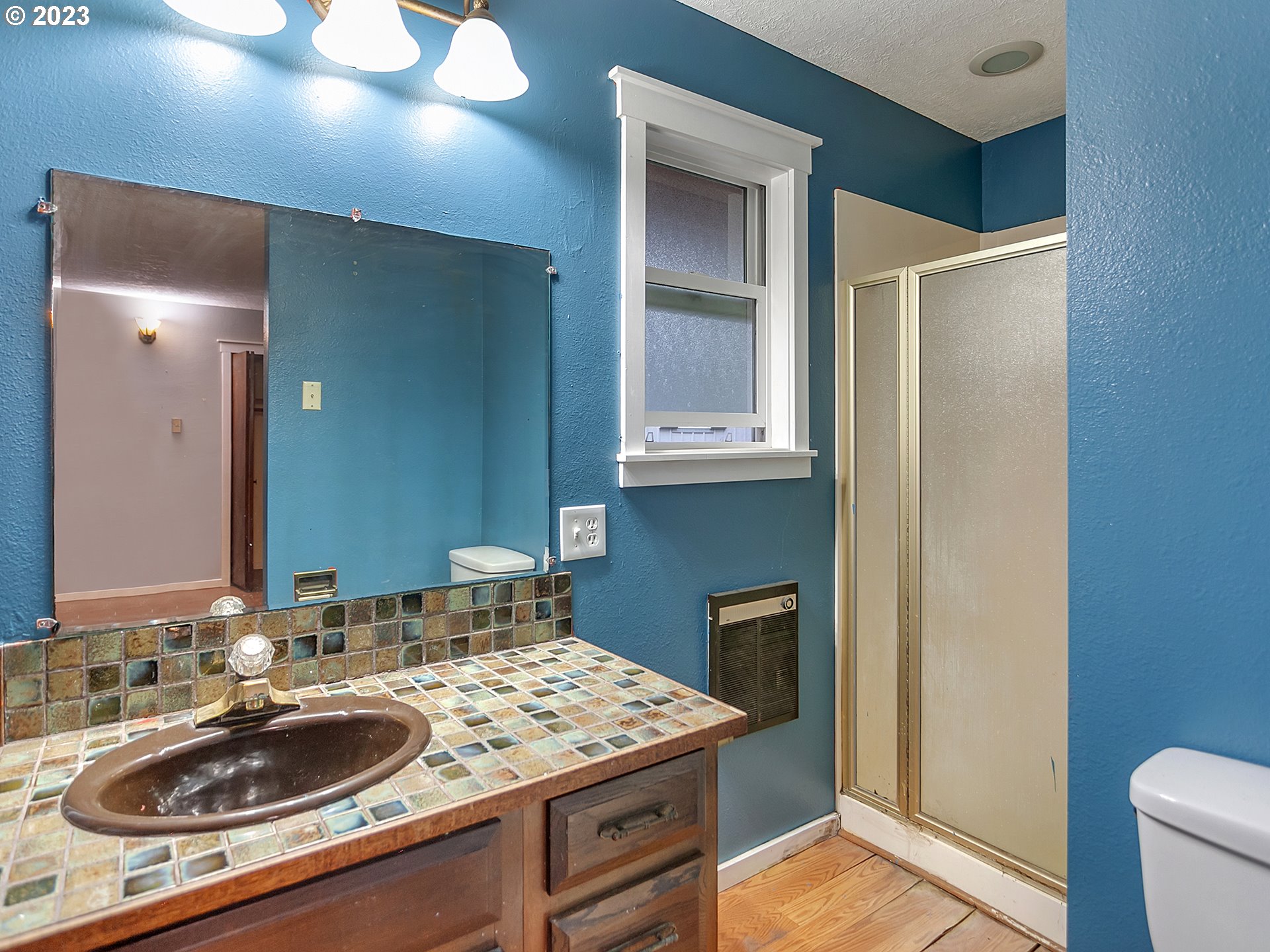 930 Southwest 95th Avenue Portland, OR 97225 - Photo 23 of 39 Bathroom, Attached