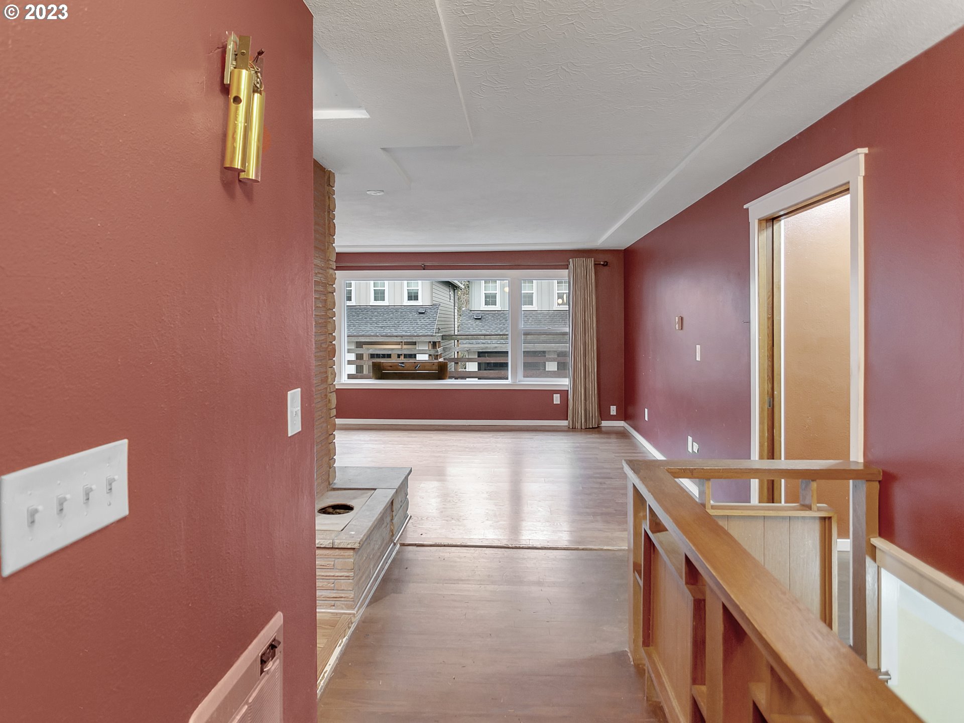 930 Southwest 95th Avenue Portland, OR 97225 - Photo 3 of 39 Entrance/Foyer